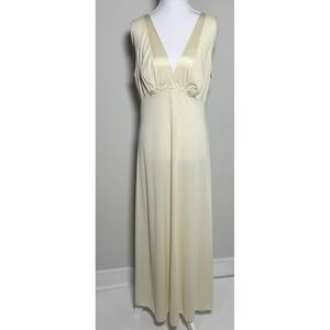 Vtg Vanity Fair Ivory Nylon Nightgown Satin Trim Long Full Sweep Lingerie Sz 36